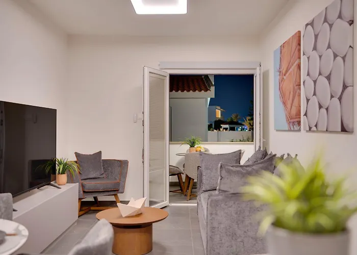 Sea Front Luxury Apartamento Oroklini